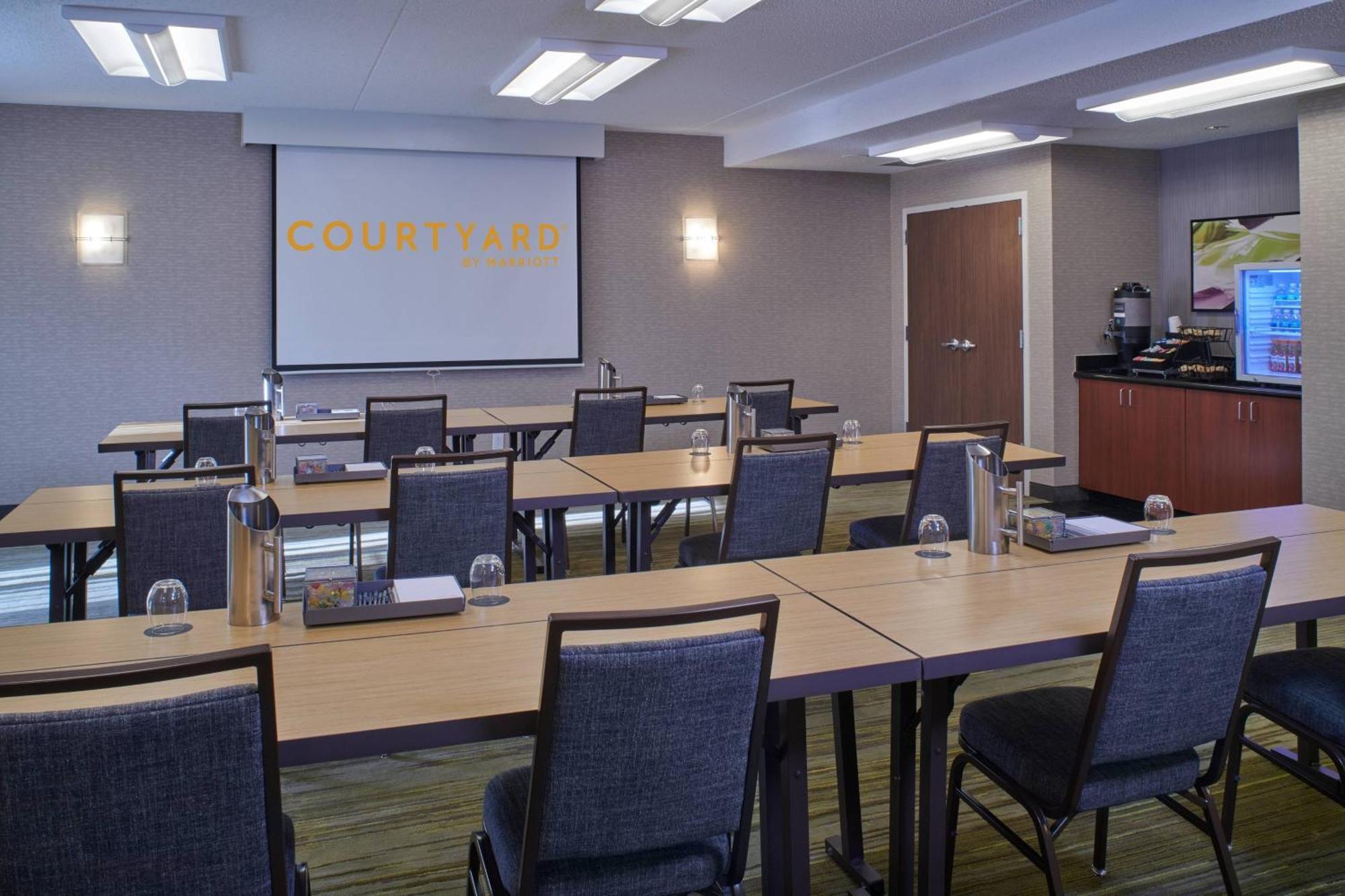 Courtyard By Marriott Indianapolis Castleton Hotel Buitenkant foto