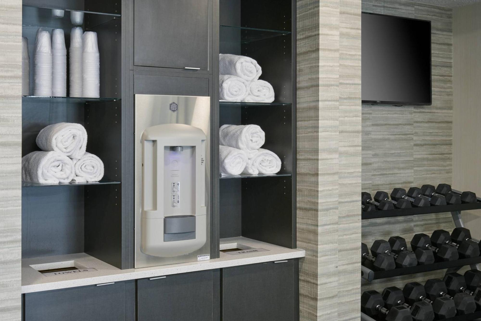 Courtyard By Marriott Indianapolis Castleton Hotel Buitenkant foto