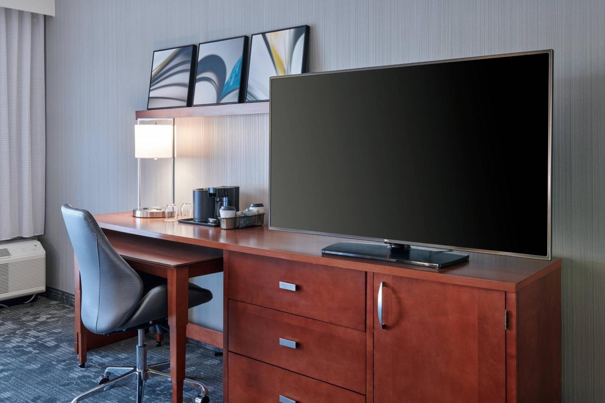Courtyard By Marriott Indianapolis Castleton Hotel Buitenkant foto
