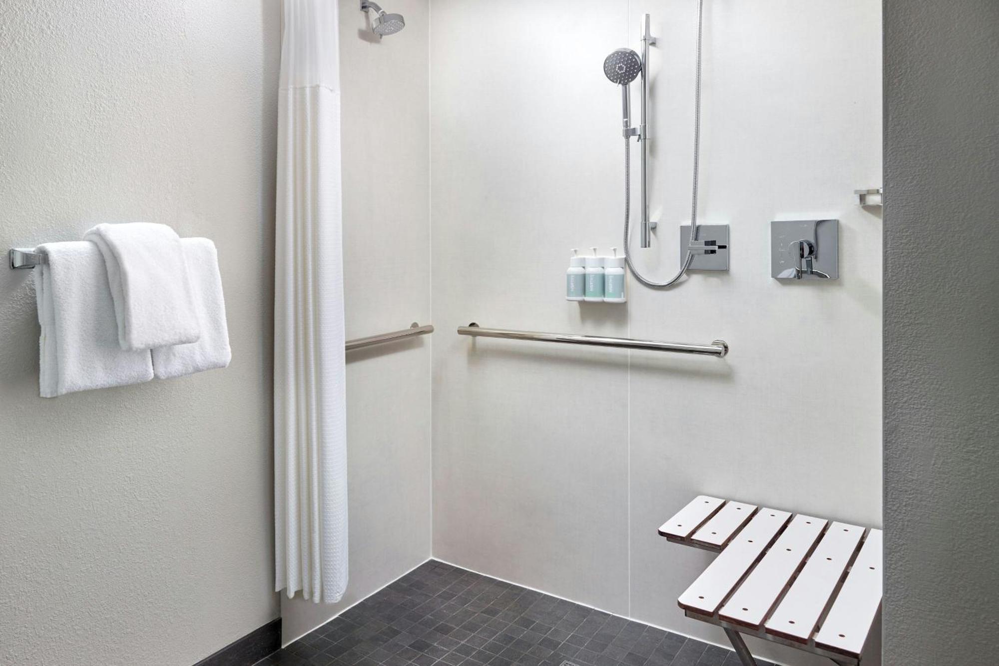 Courtyard By Marriott Indianapolis Castleton Hotel Buitenkant foto