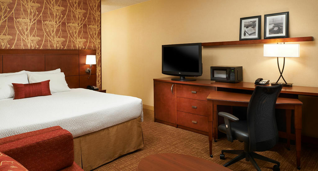 Courtyard By Marriott Indianapolis Castleton Hotel Buitenkant foto